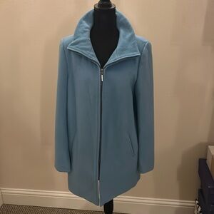 Dana Buchman blue coat size 10
31 inches long
25” sleeves